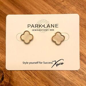 Park Lane | Icon Earrings | Mother of Pearl